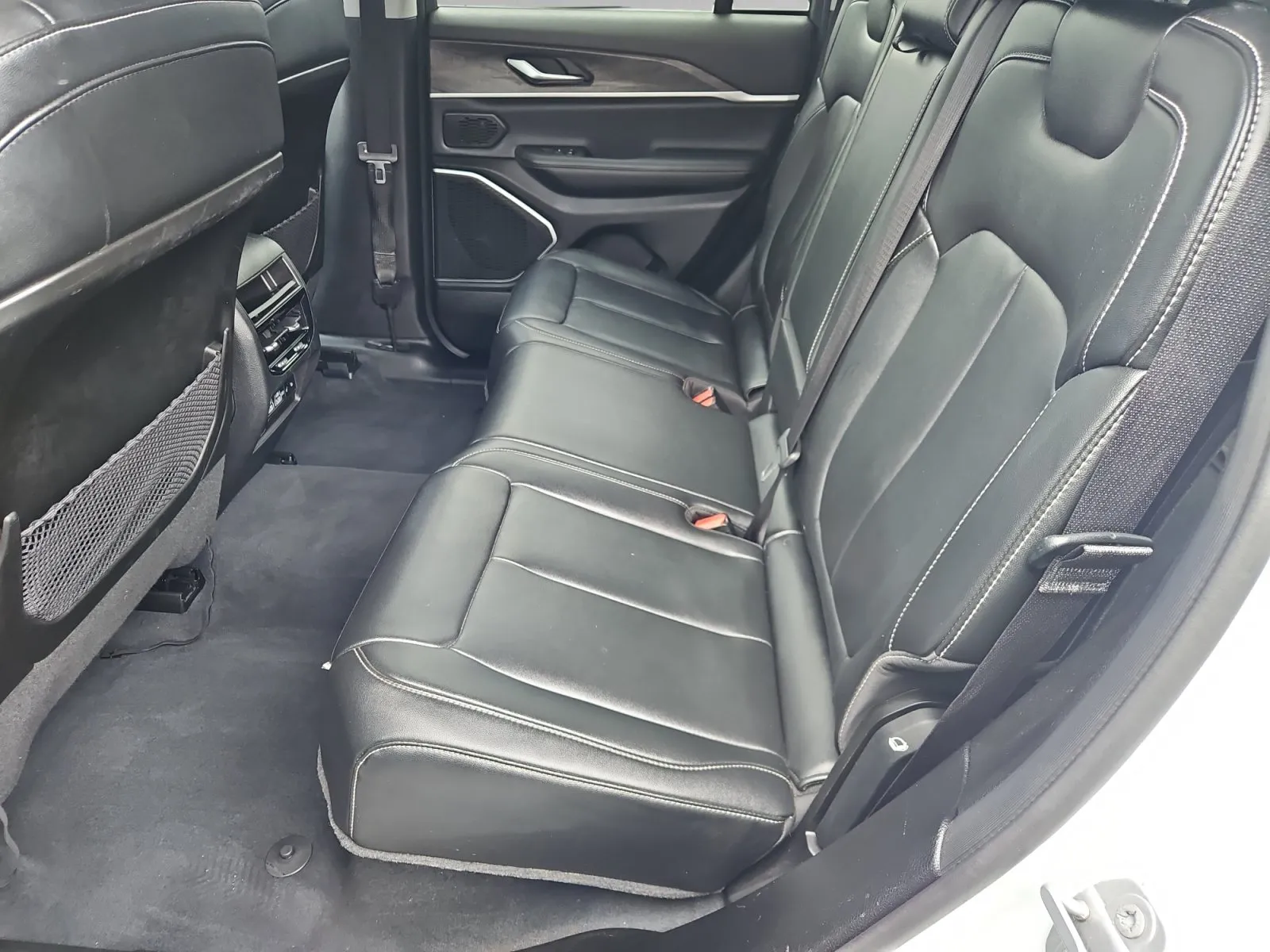 Jeep Grand Cherokee photo 14