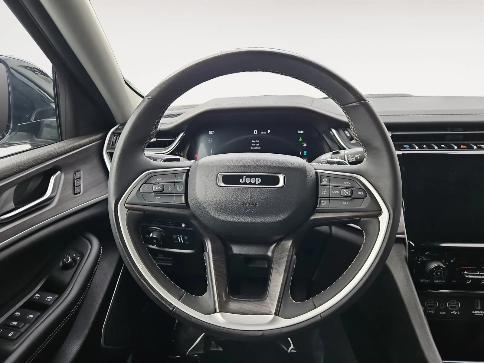 Jeep Grand Cherokee photo 12