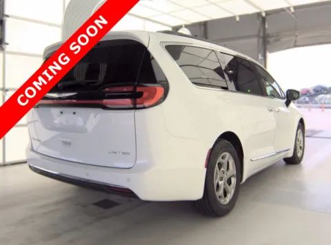 More photos of 2023 Chrysler Pacifica Limited at Auto Boutique Ohio, OH