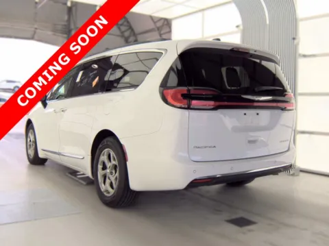 More photos of 2023 Chrysler Pacifica Limited at Auto Boutique Ohio, OH