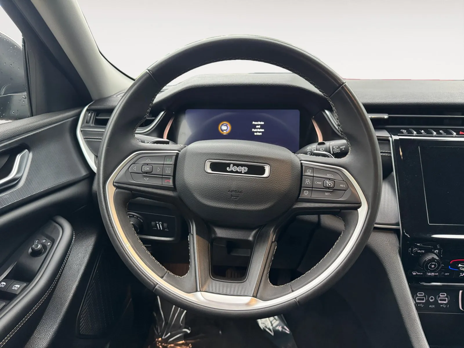 Jeep Grand Cherokee L photo 12