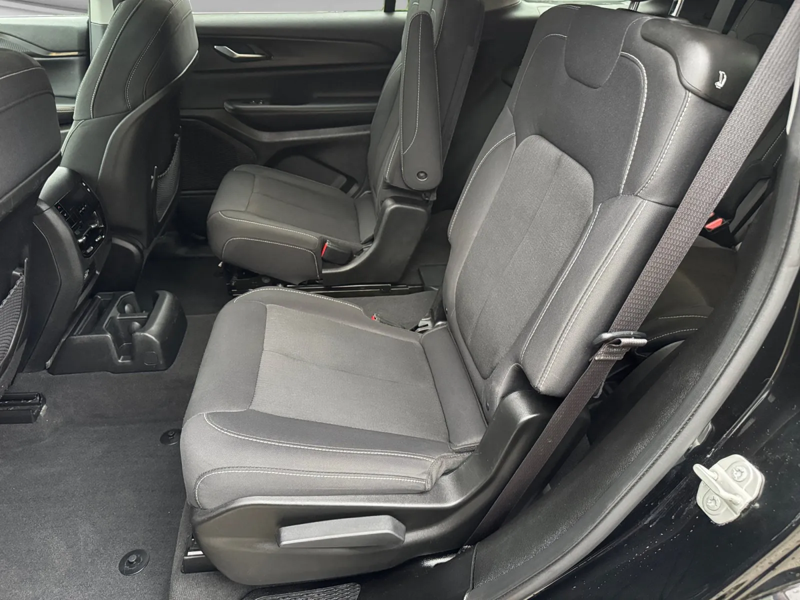 Jeep Grand Cherokee L photo 14