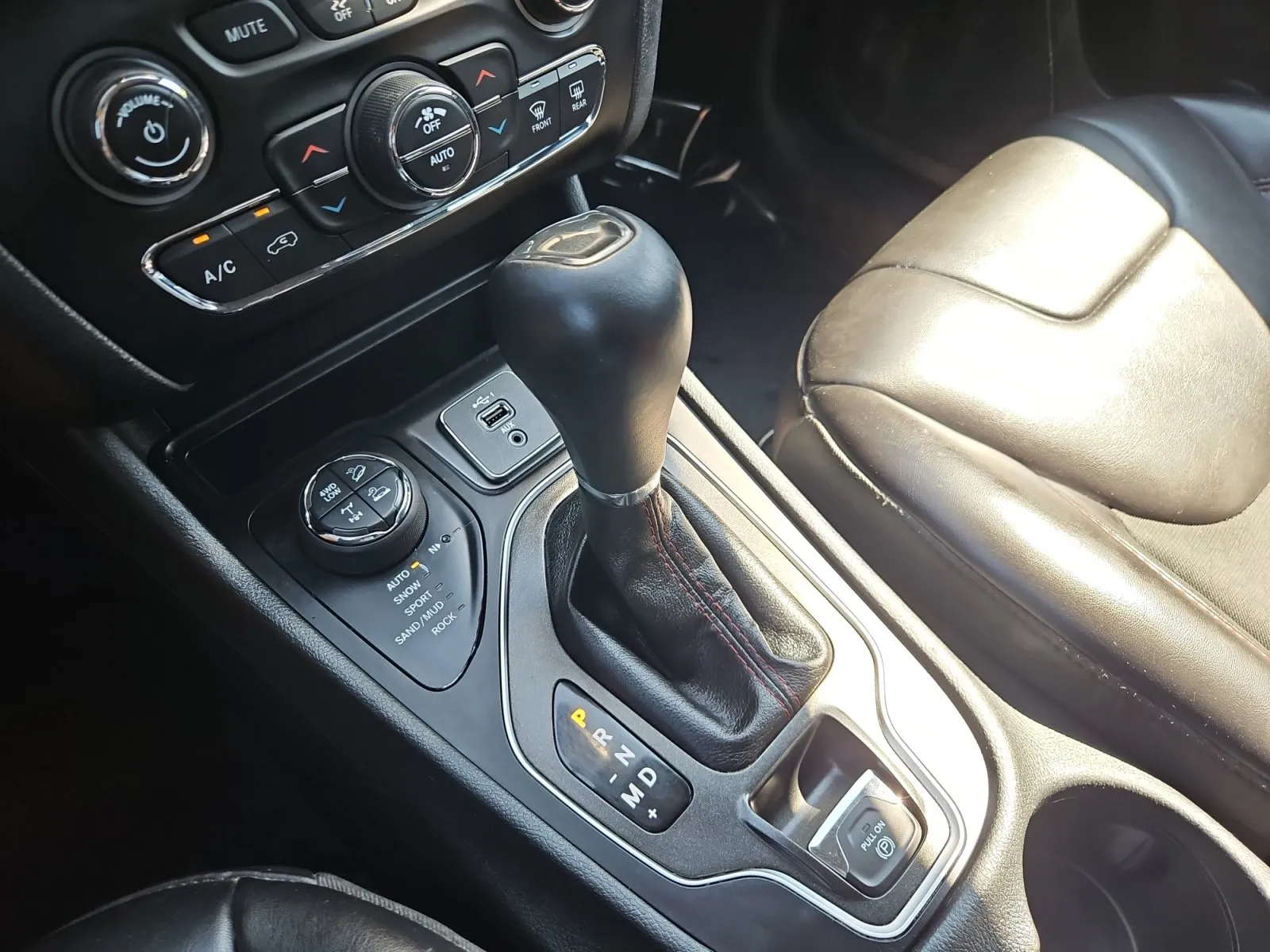 Jeep Cherokee photo 20