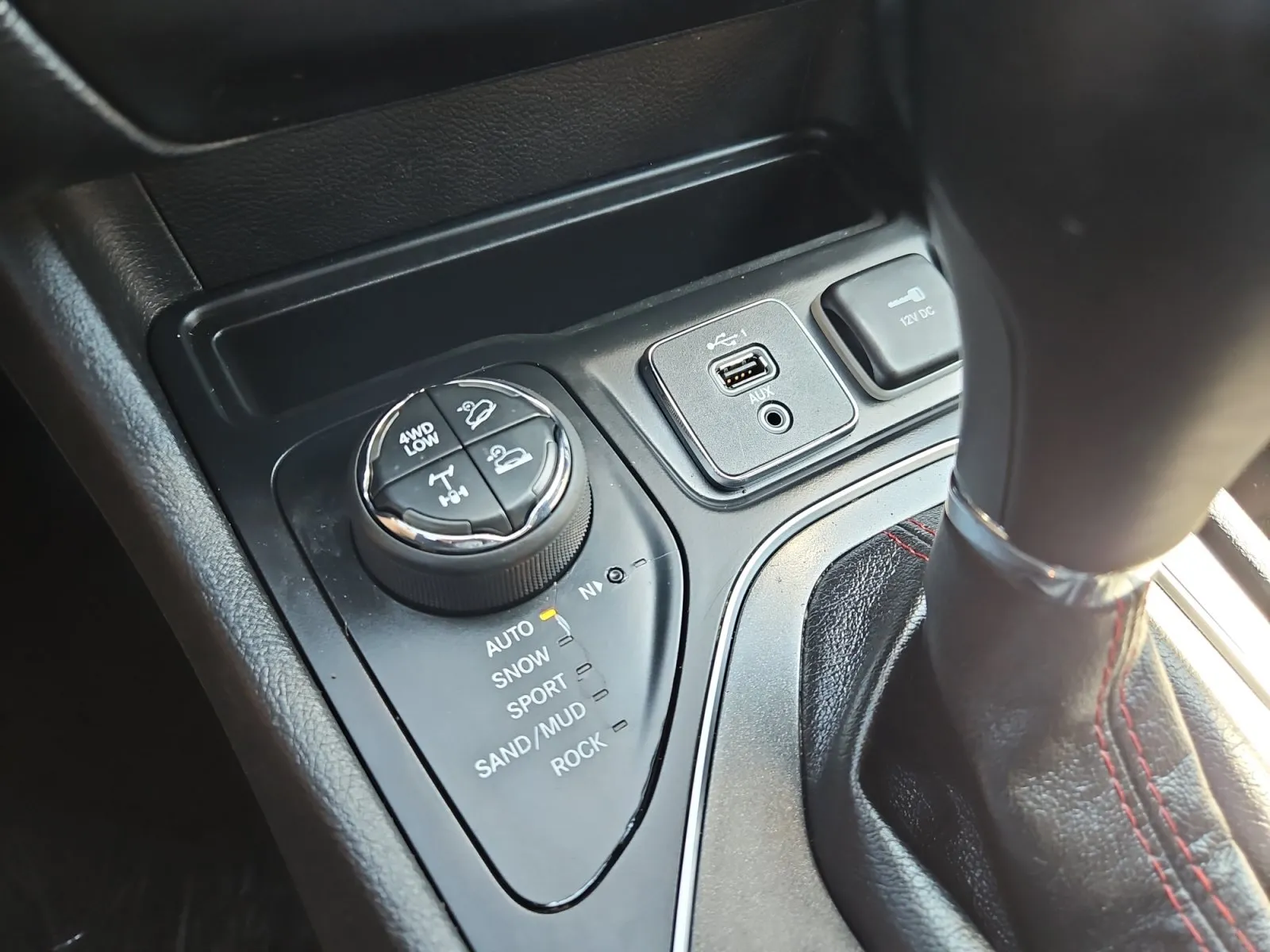 Jeep Cherokee photo 19