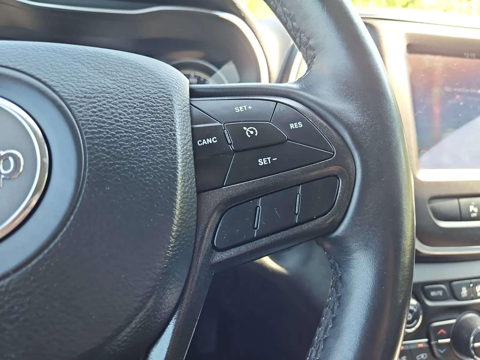 Jeep Cherokee photo 21