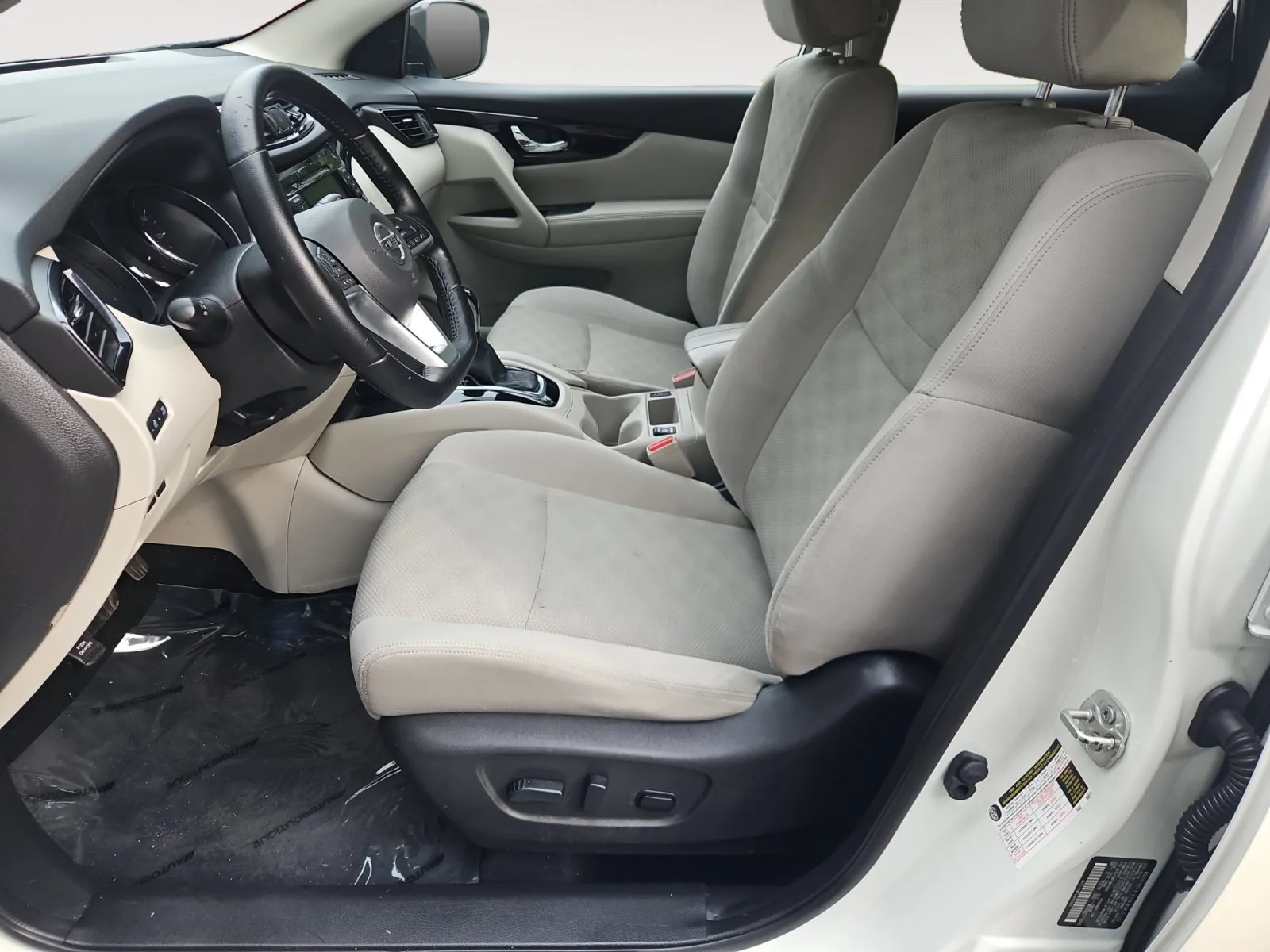 Nissan Rogue Sport photo 9
