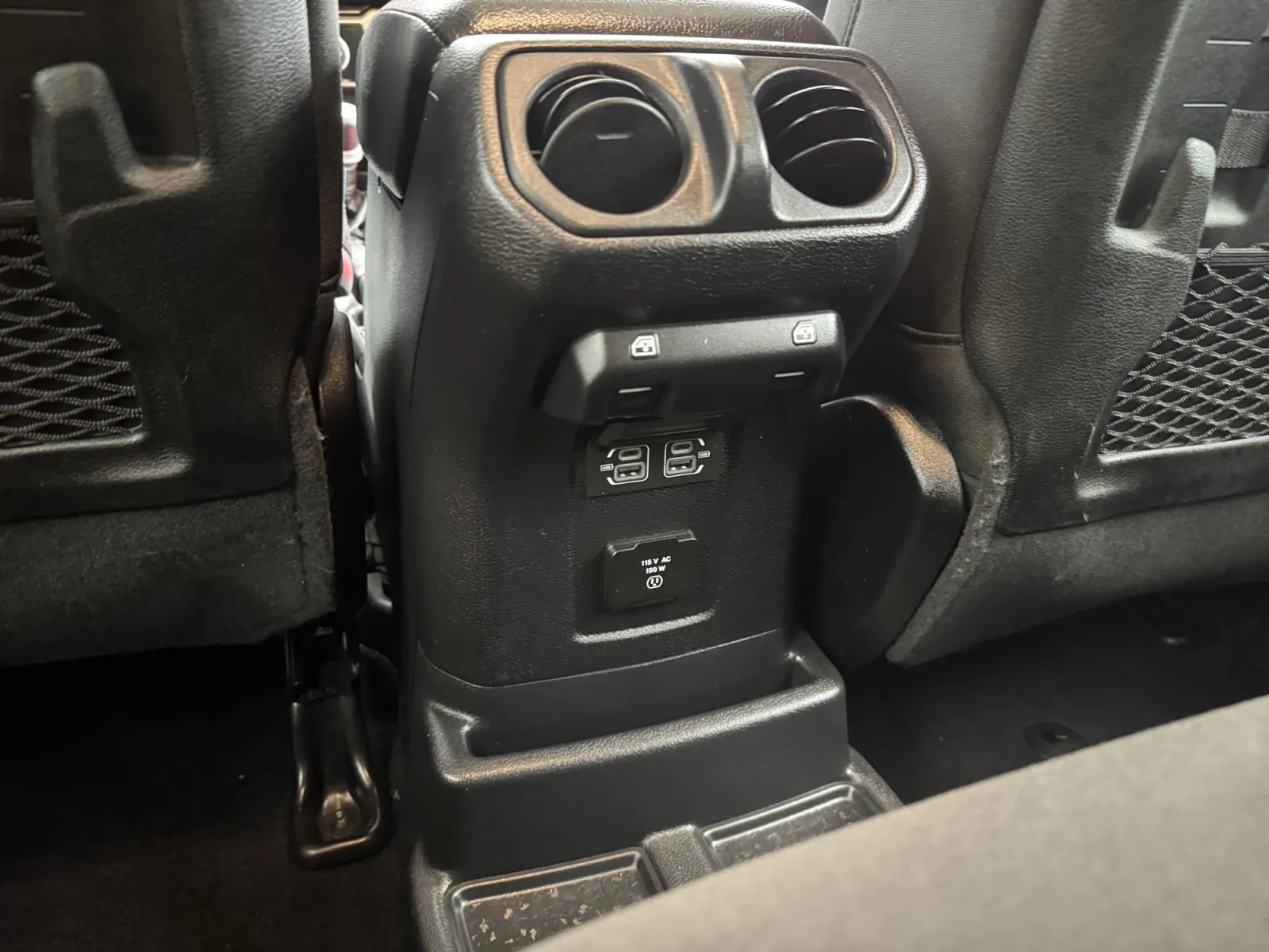 Jeep Wrangler photo 13