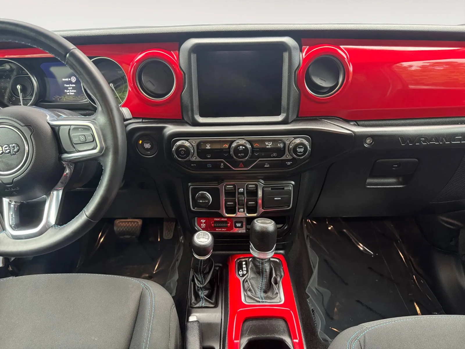 Jeep Wrangler photo 11