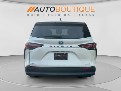 More photos of 2021 Toyota Sienna XLE at Auto Boutique Ohio, OH