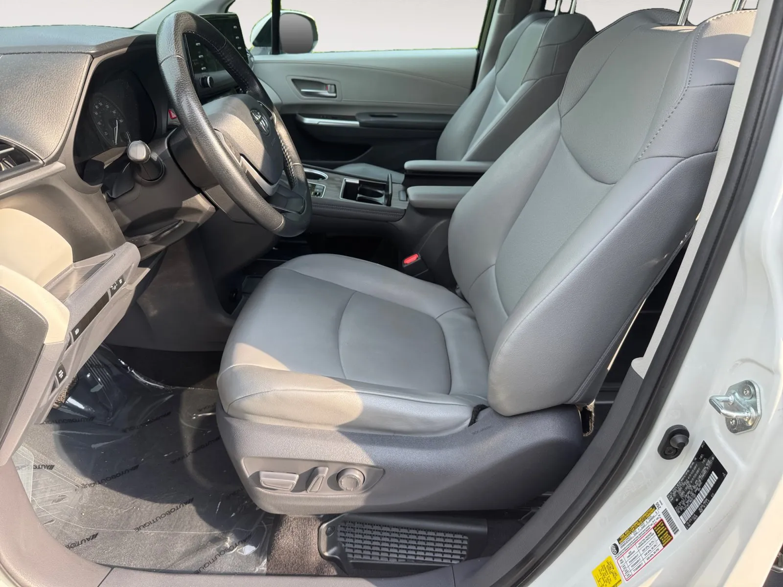 Toyota Sienna photo 9