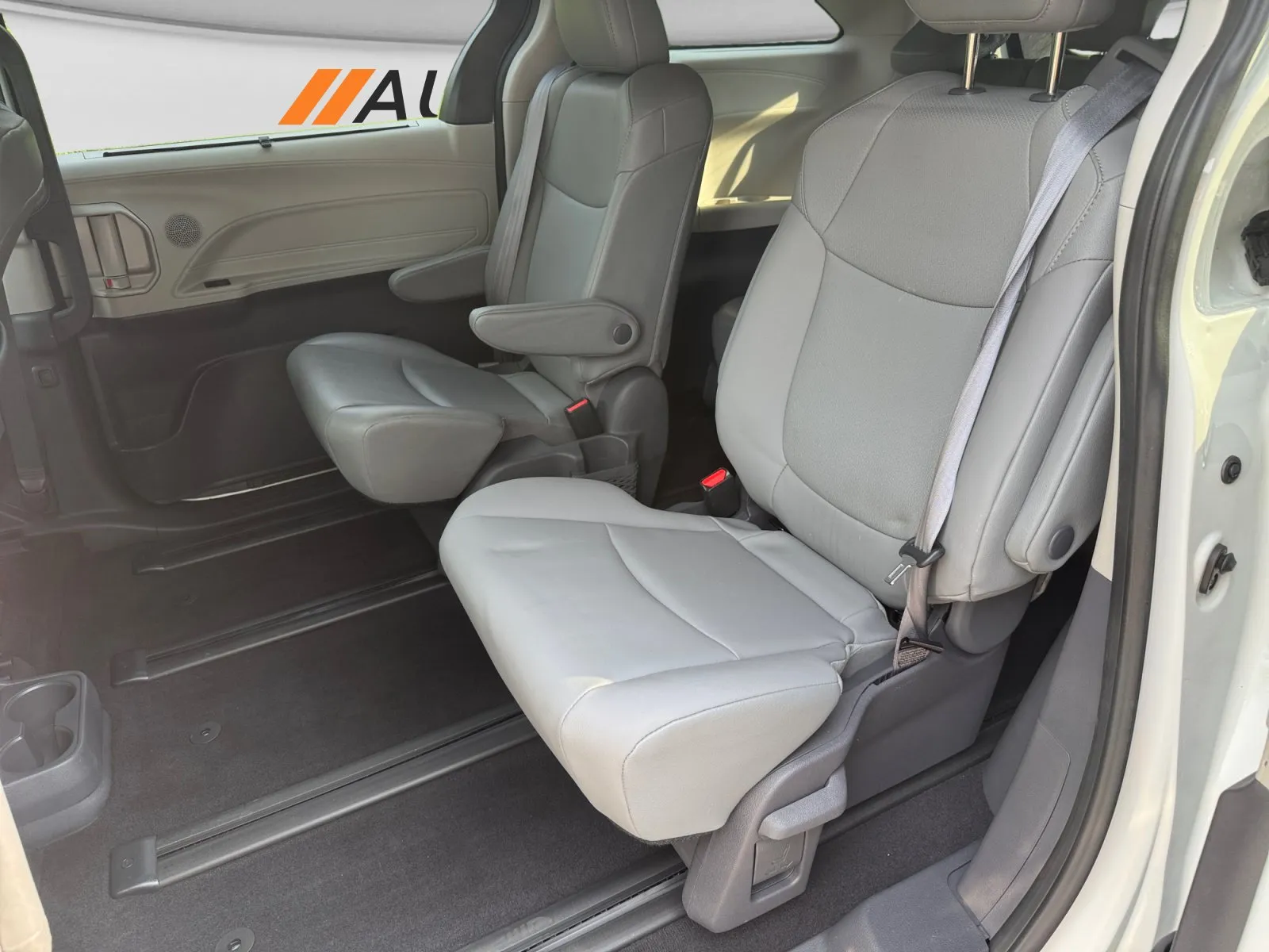 Toyota Sienna photo 14