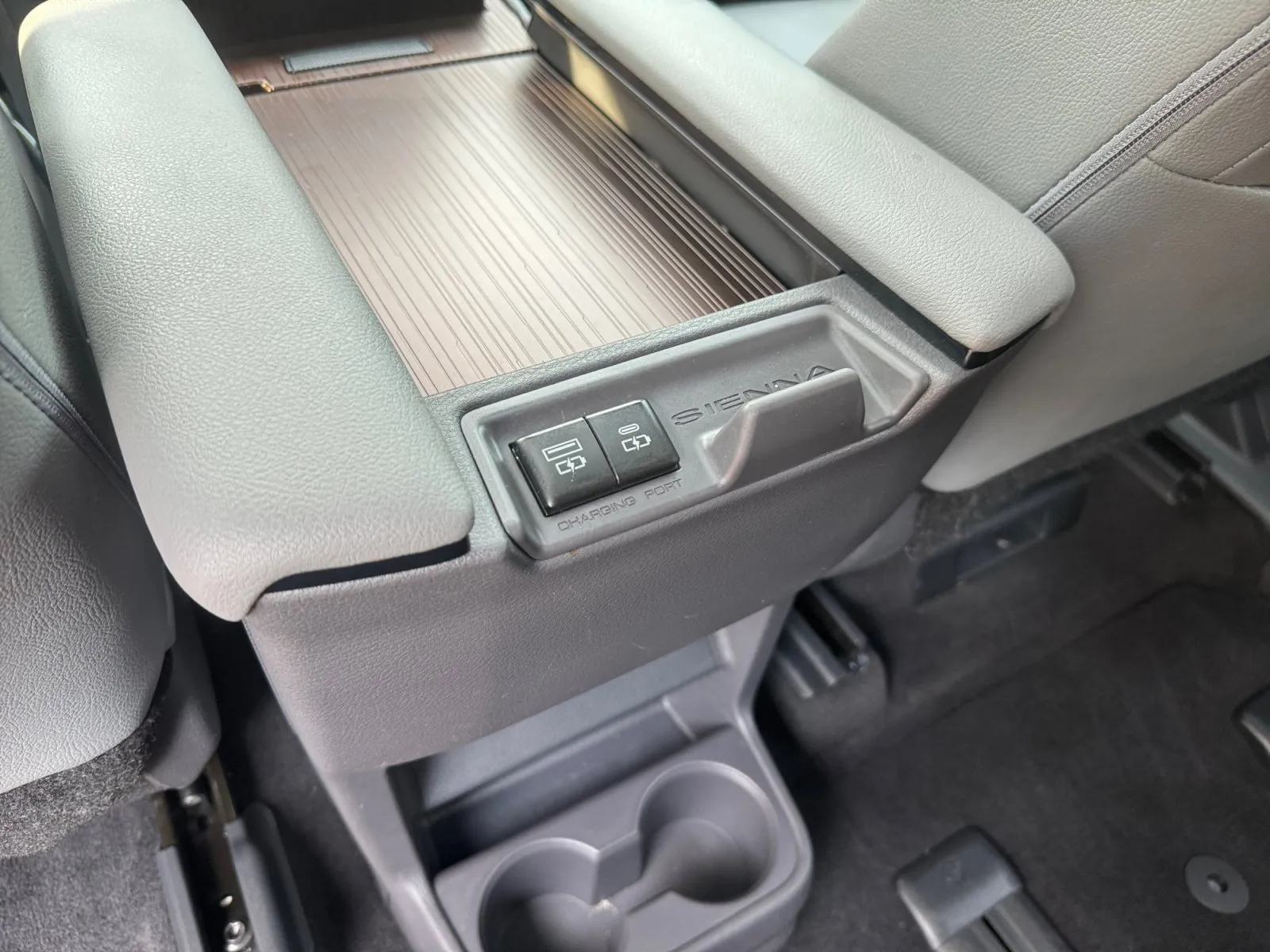 Toyota Sienna photo 13