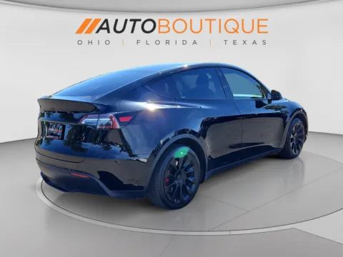 More photos of 2021 Tesla Model Y Long Range at Auto Boutique Ohio, OH