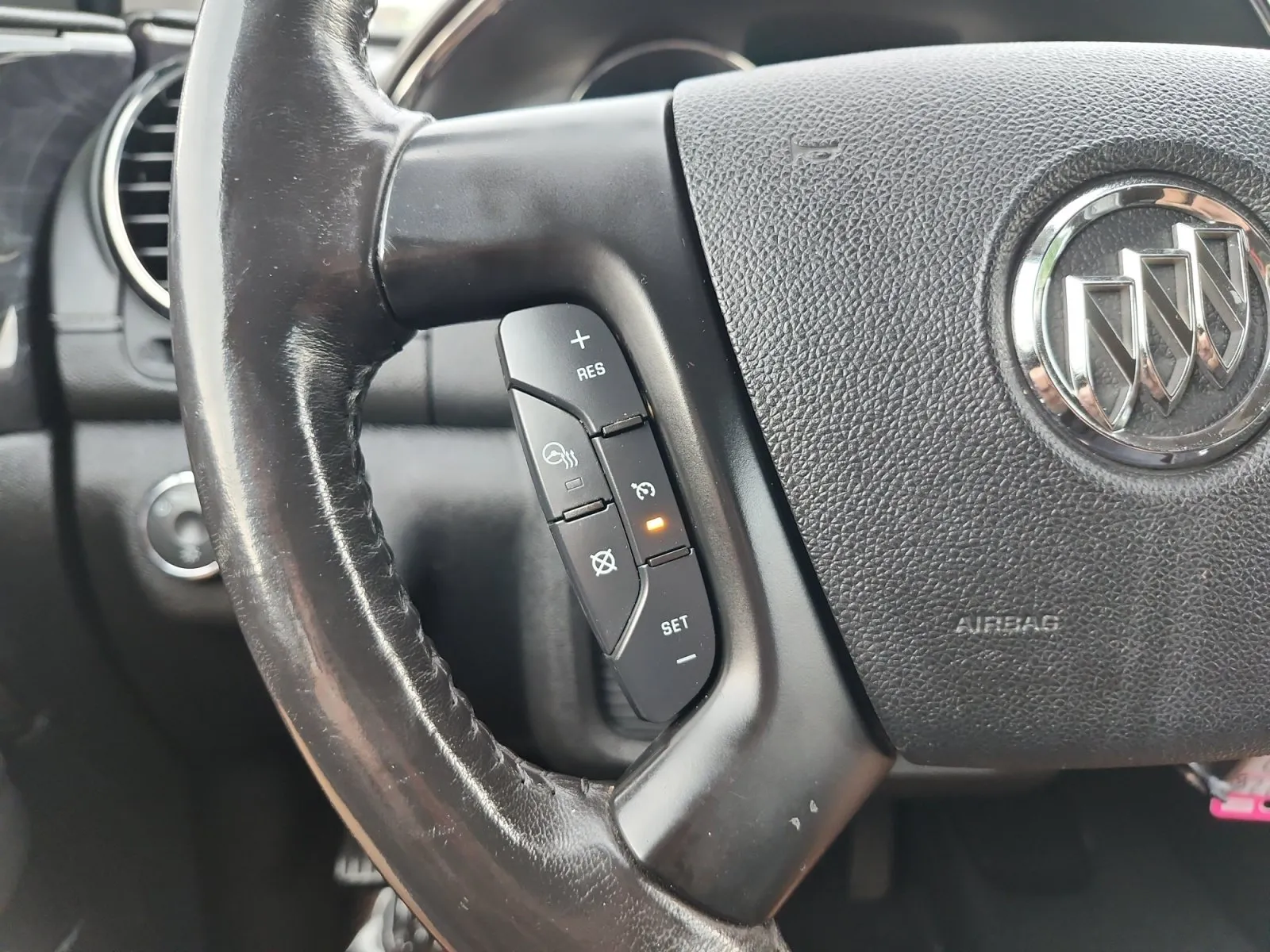 Buick Enclave photo 25