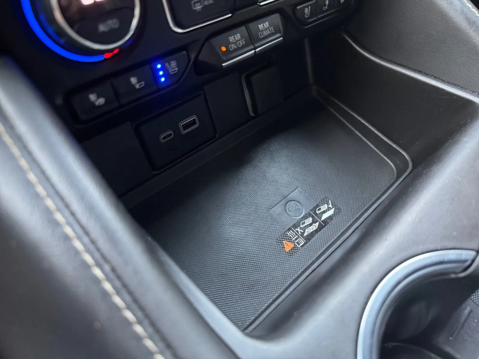 Chevrolet Suburban photo 25