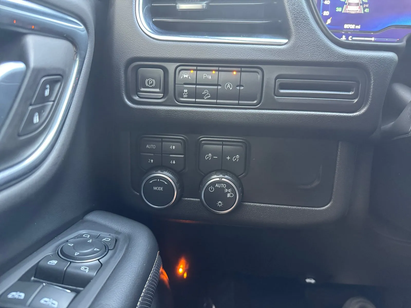 Chevrolet Suburban photo 27