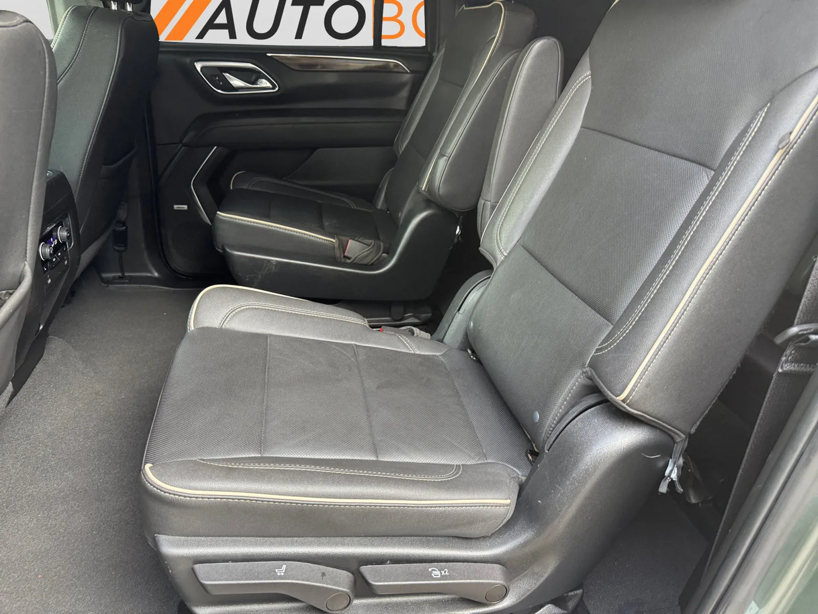 Chevrolet Suburban photo 14