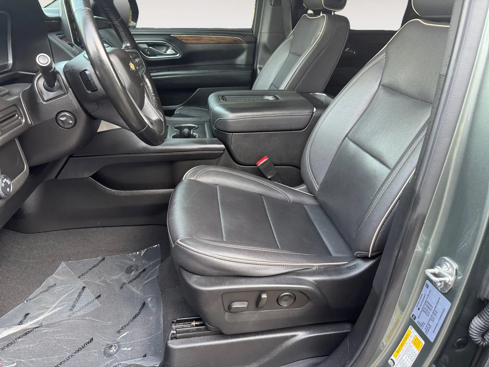 Chevrolet Suburban photo 9
