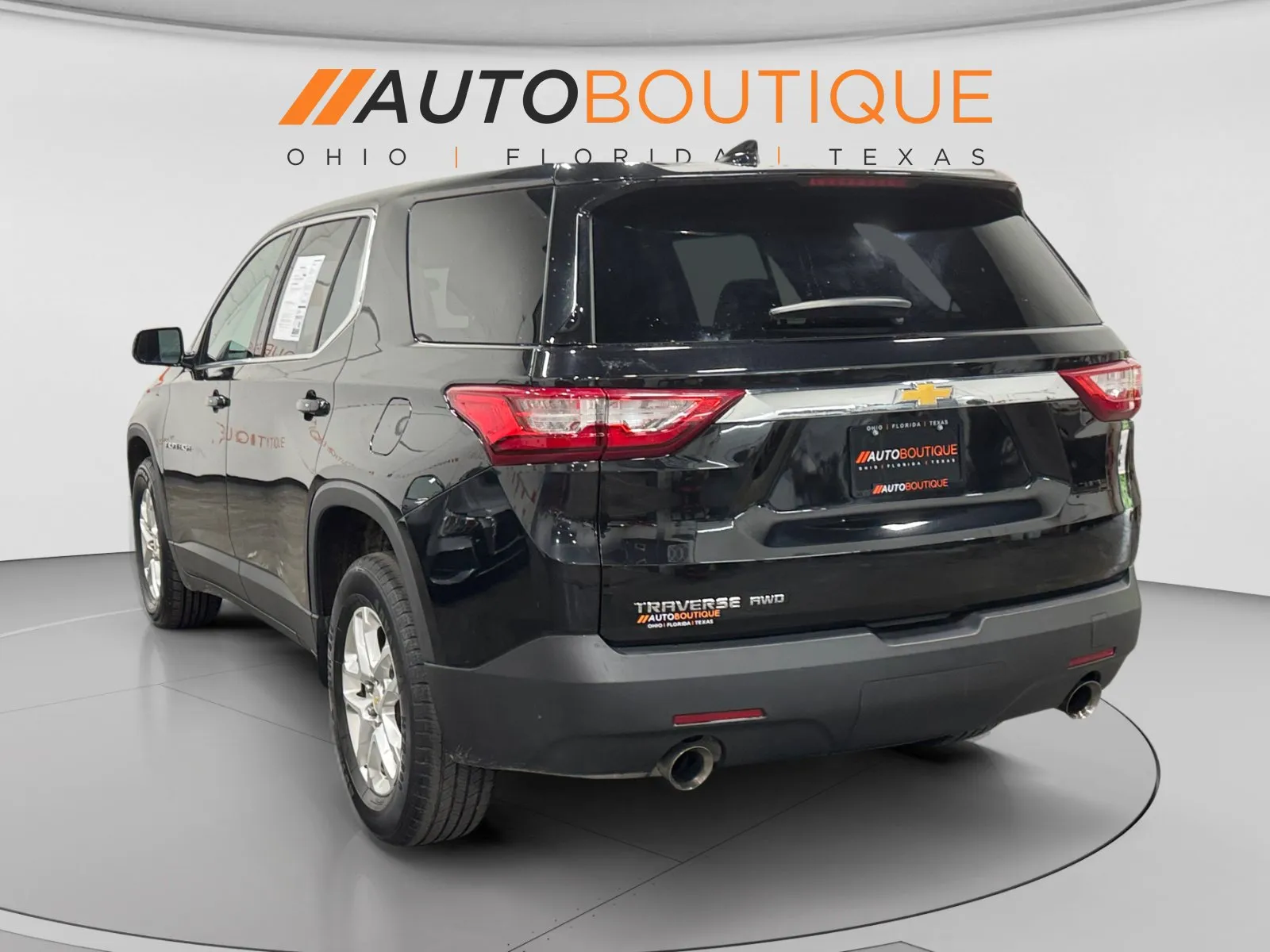 Chevrolet Traverse photo 3