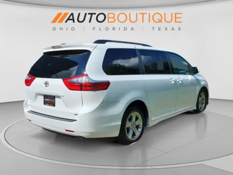 More photos of 2020 Toyota Sienna LE at Auto Boutique Ohio, OH