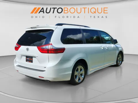 More photos of 2020 Toyota Sienna LE at Auto Boutique Ohio, OH