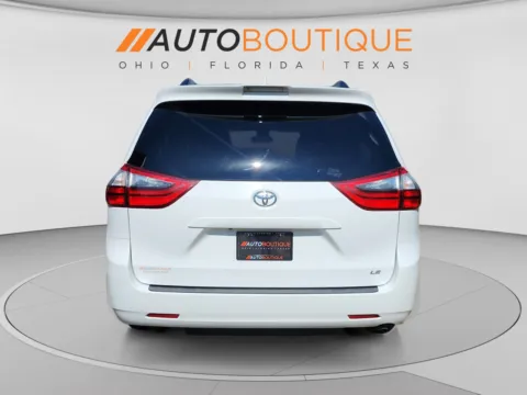 More photos of 2020 Toyota Sienna LE at Auto Boutique Ohio, OH