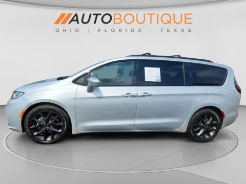Photos of 2022 Chrysler Pacifica Limited for sale in Columbus, OH at Auto Boutique Ohio