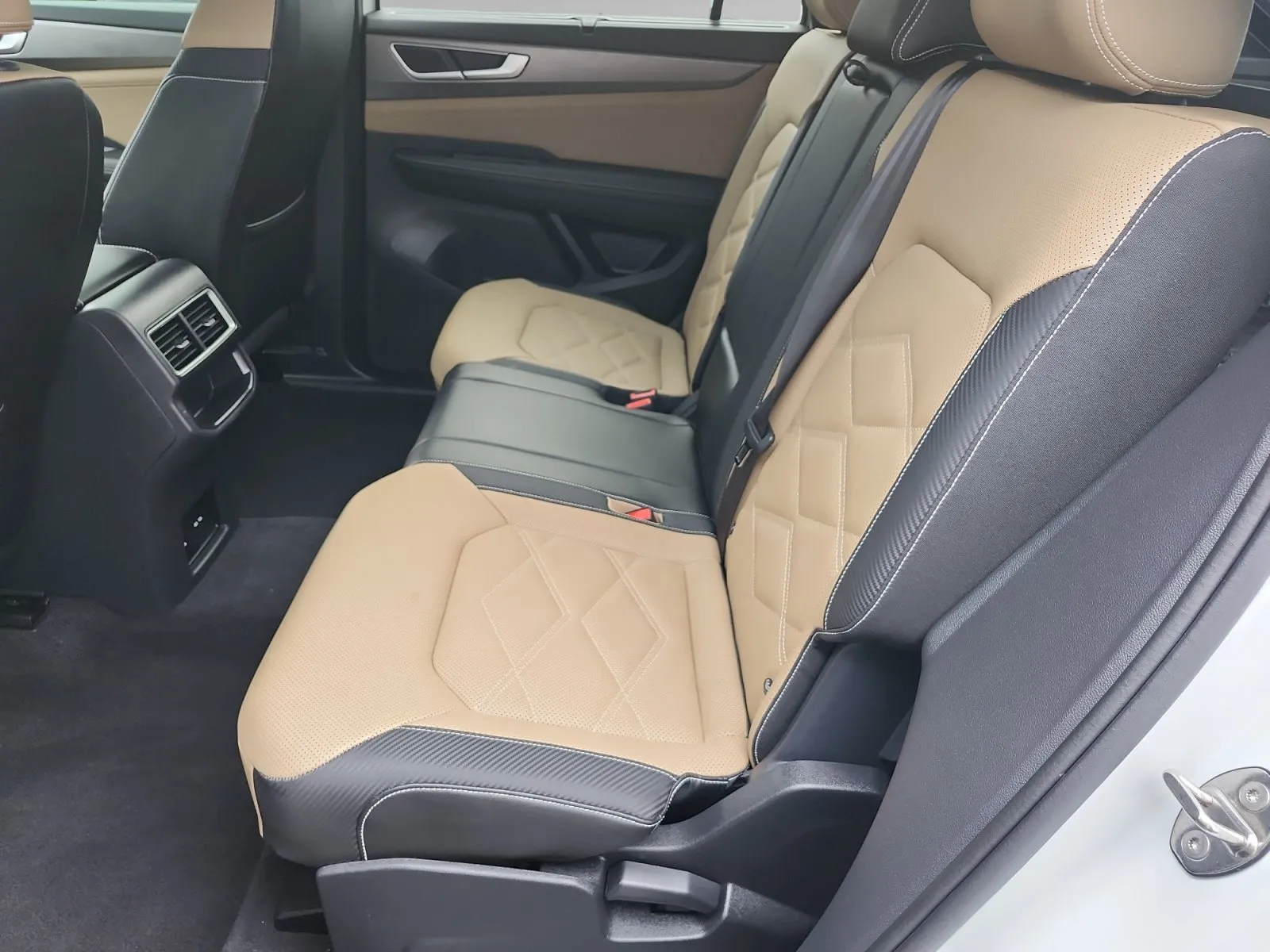 Volkswagen Atlas Cross Sport photo 15