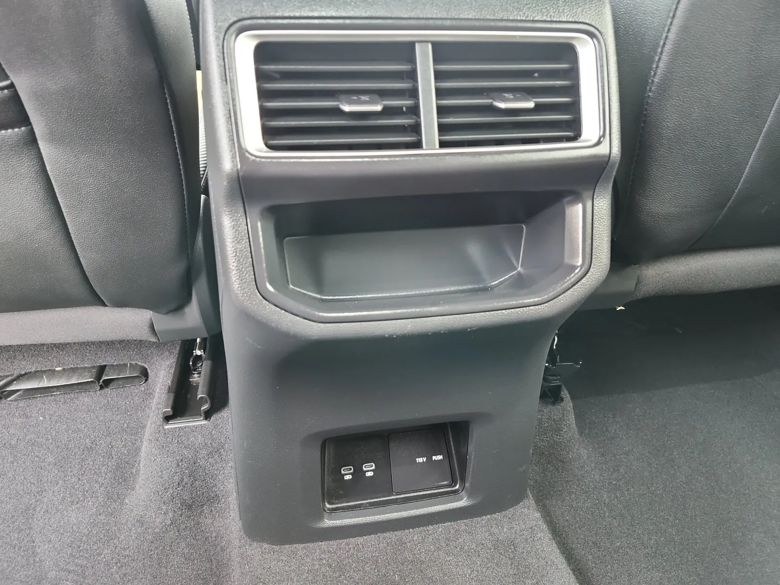 Volkswagen Atlas Cross Sport photo 14