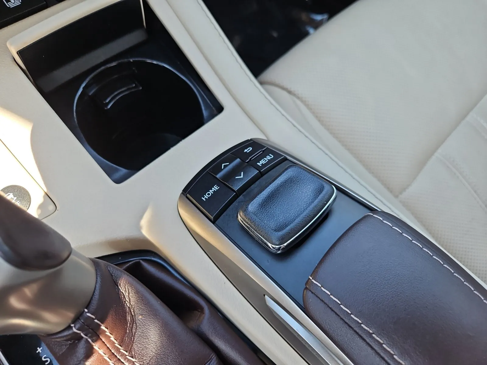 Lexus ES photo 26