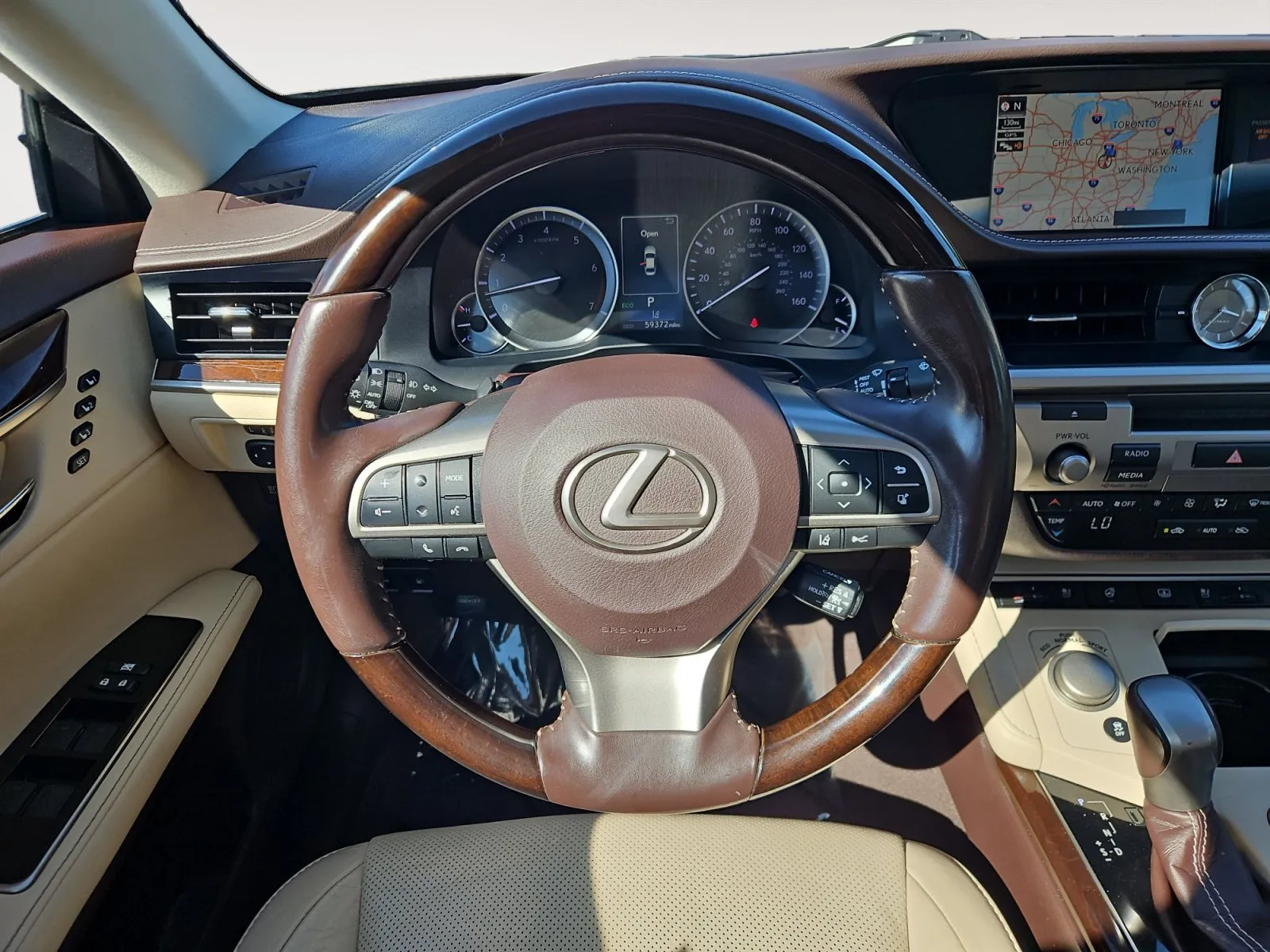 Lexus ES photo 12