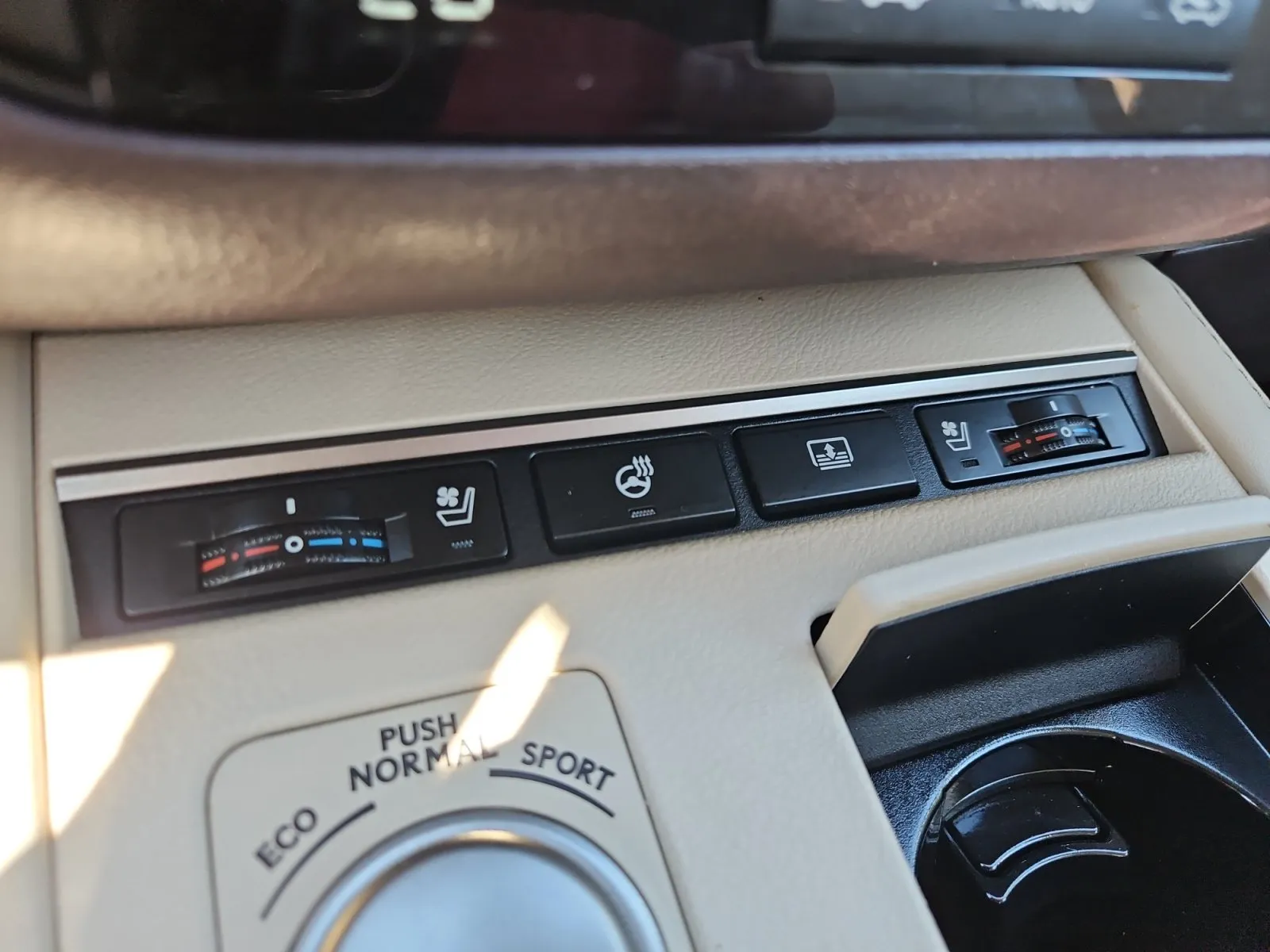 Lexus ES photo 23