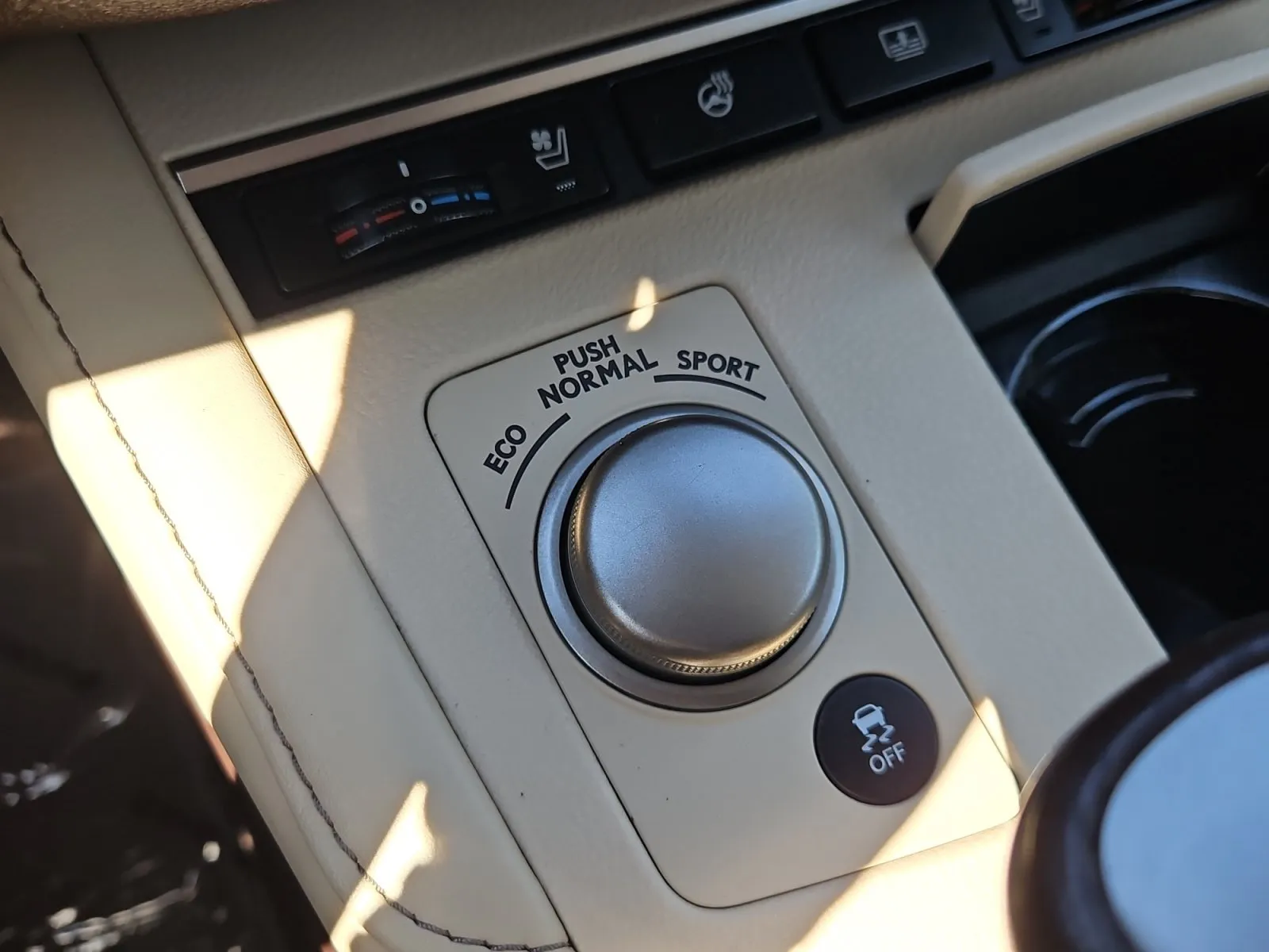Lexus ES photo 24