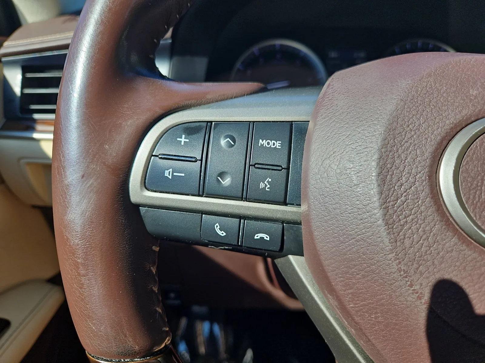 Lexus ES photo 29