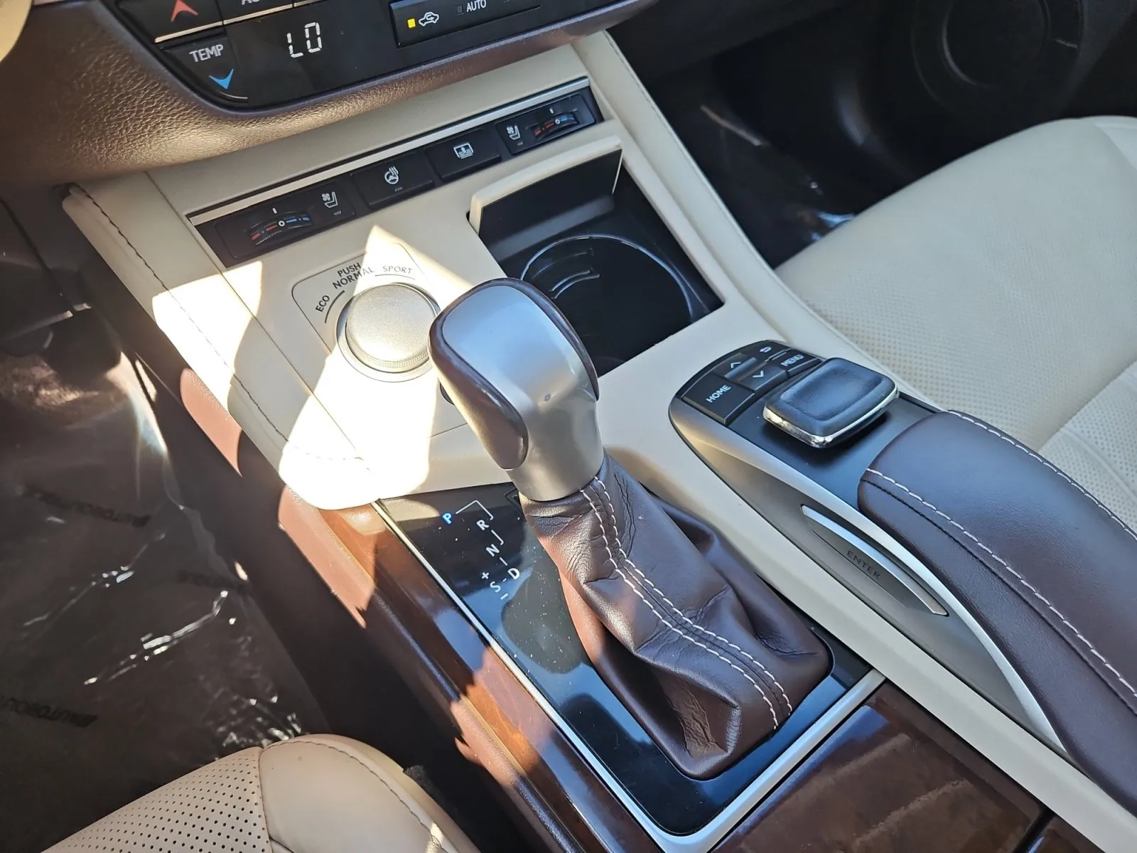 Lexus ES photo 25
