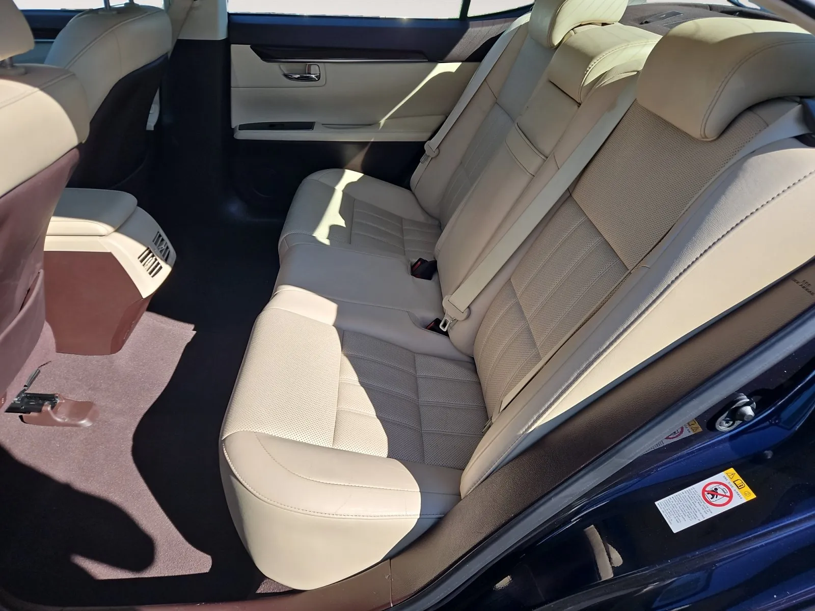 Lexus ES photo 13