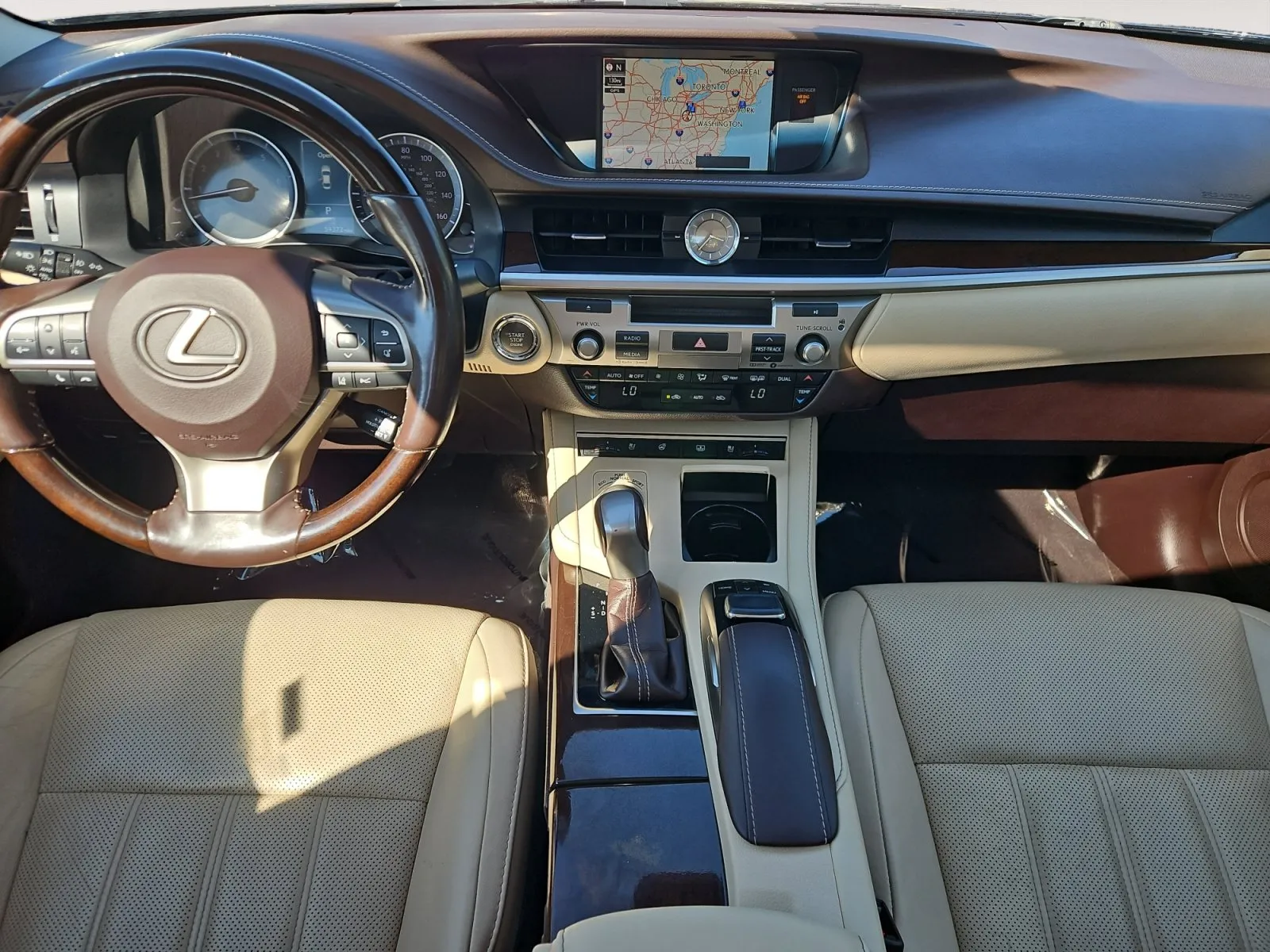 Lexus ES photo 11