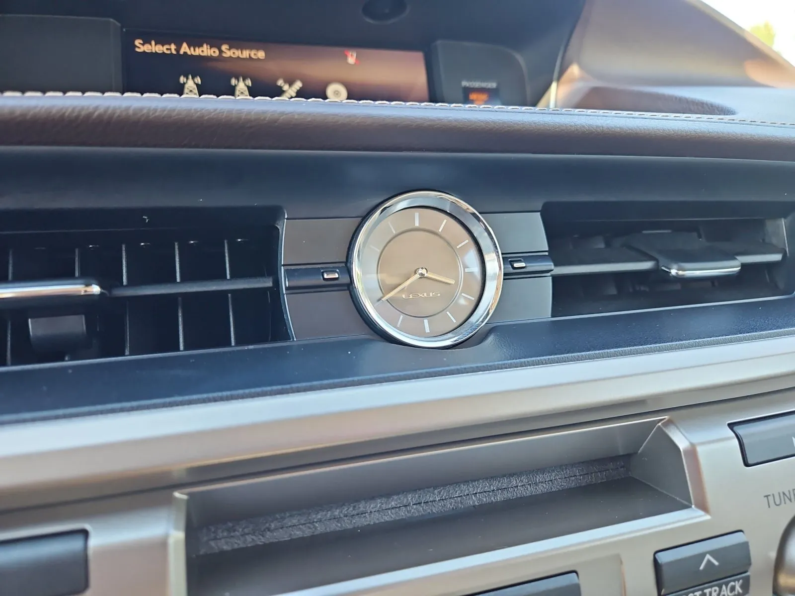 Lexus ES photo 22