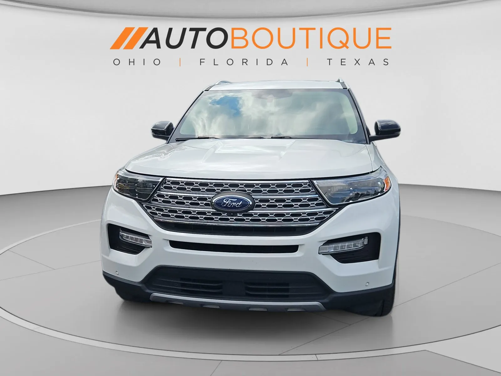 Ford Explorer photo 8