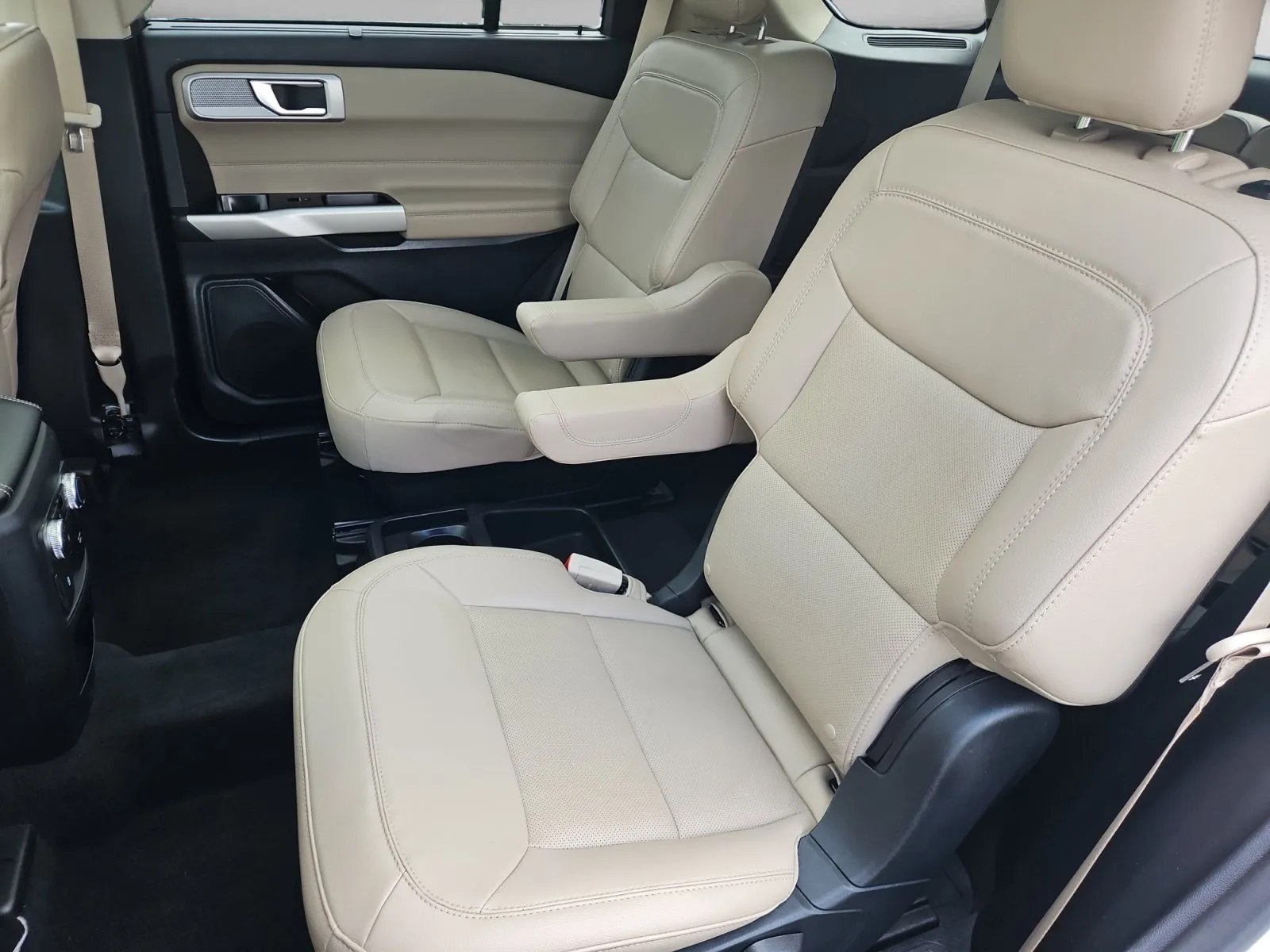 Ford Explorer photo 14