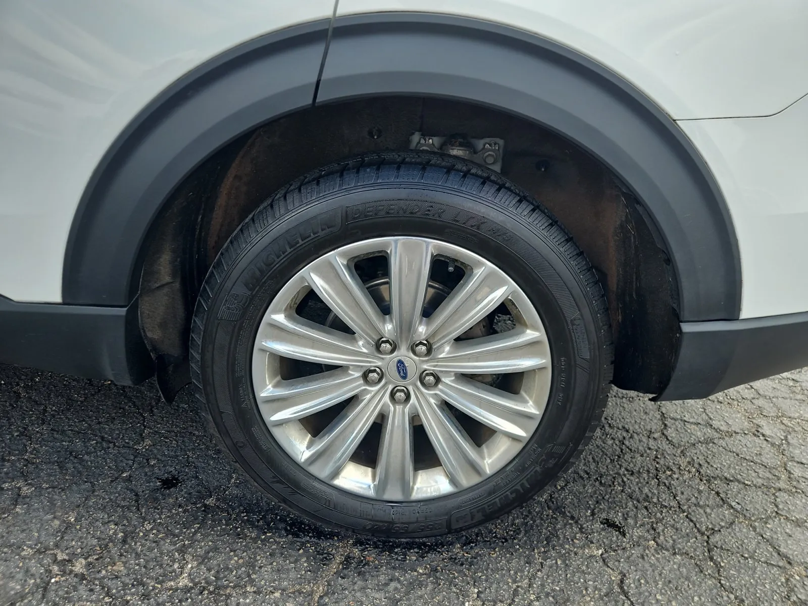 Ford Explorer photo 16