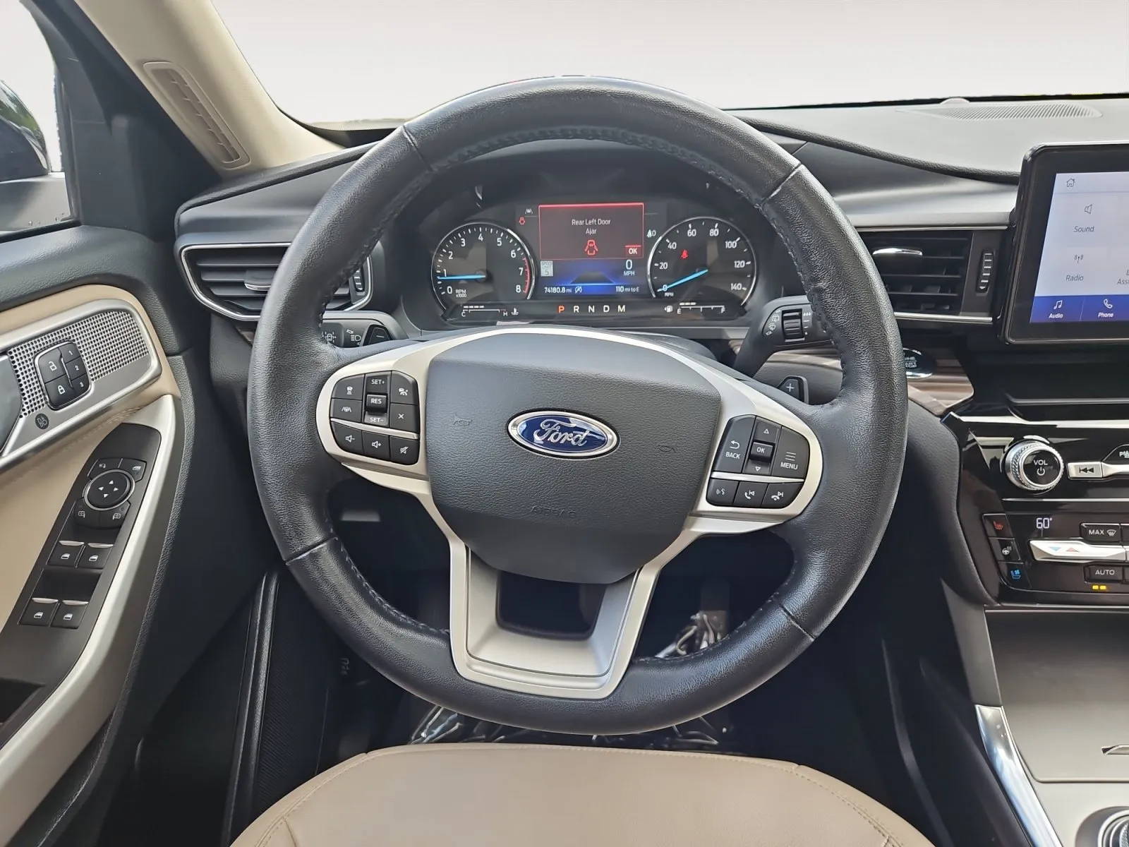 Ford Explorer photo 12