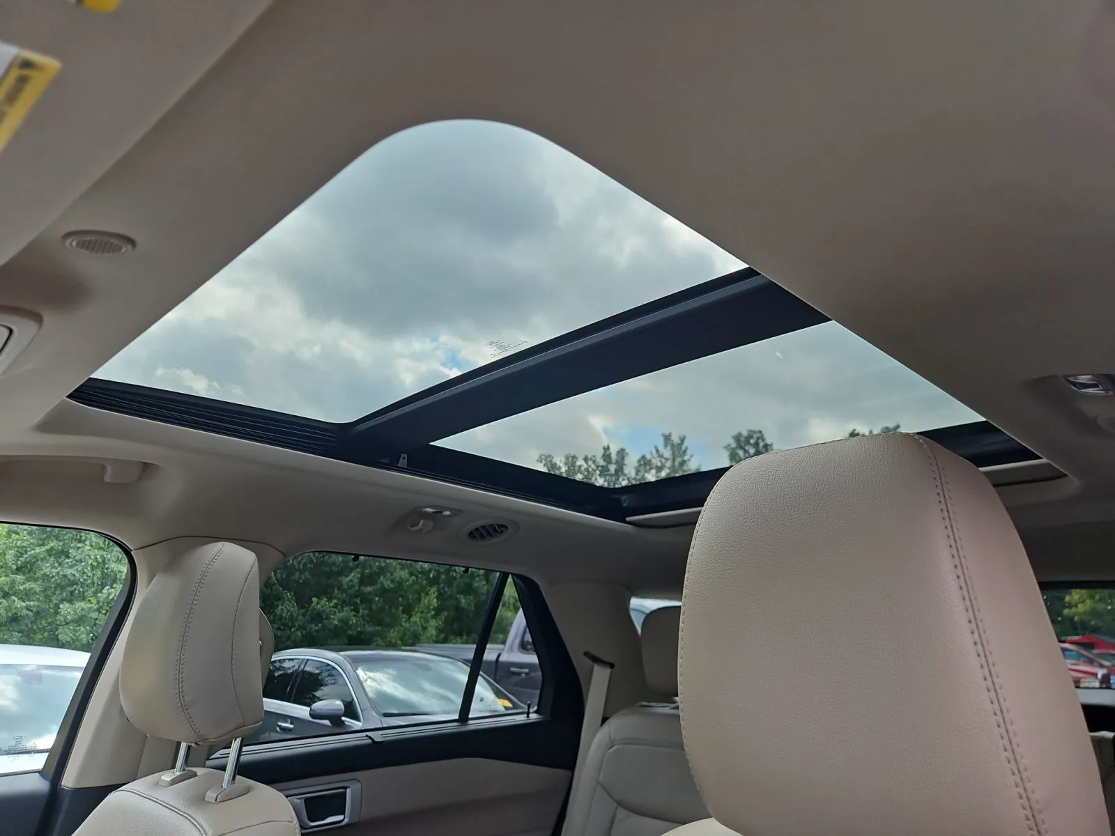 Ford Explorer photo 18