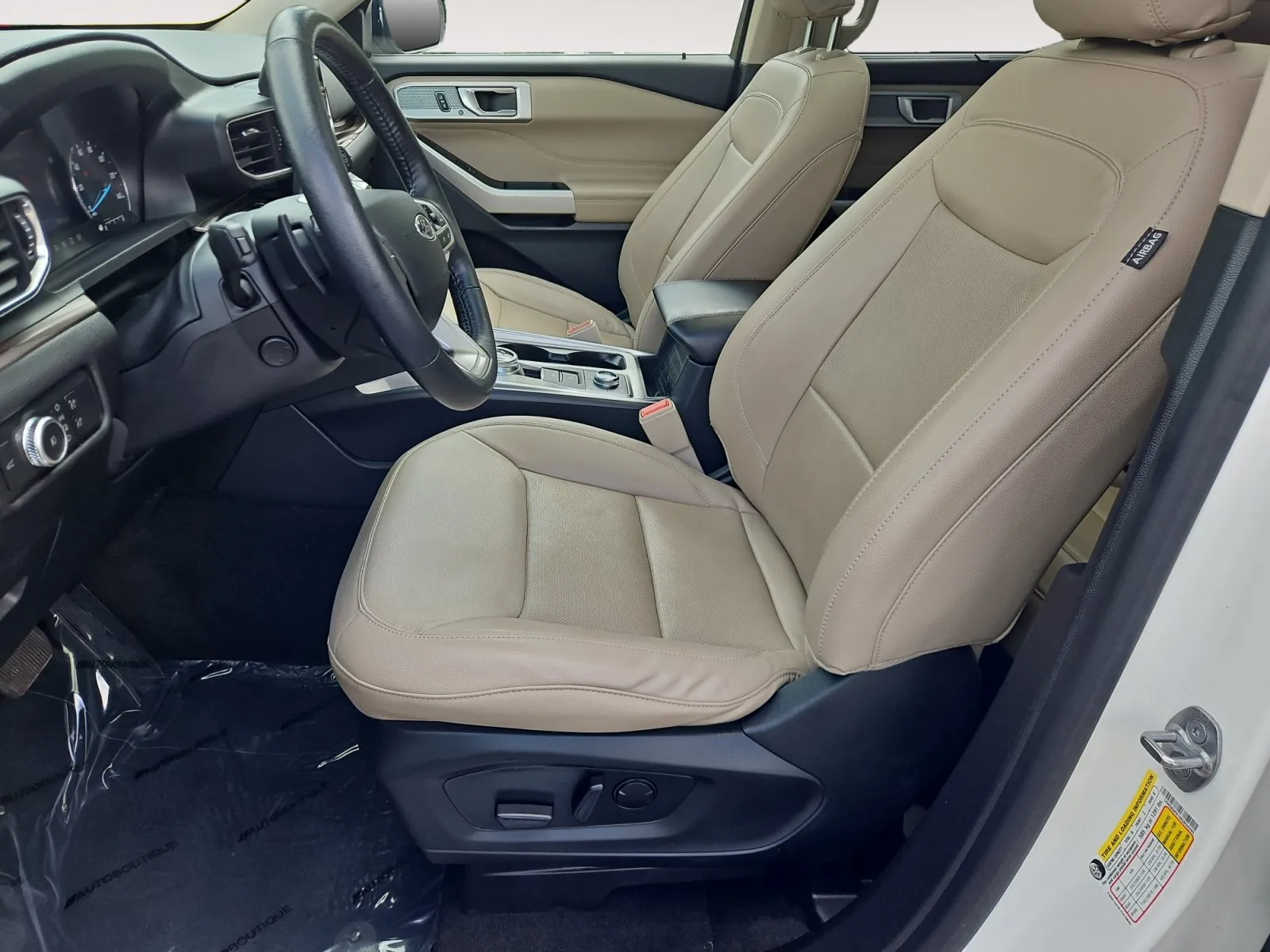 Ford Explorer photo 9