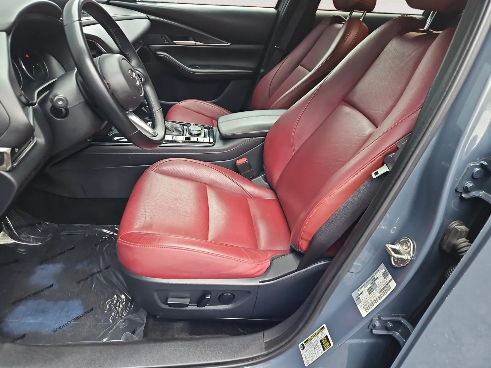 Mazda CX-30 photo 9