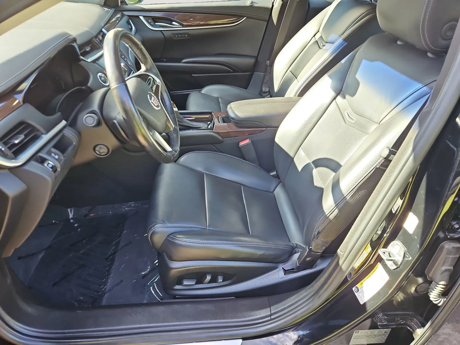 Cadillac XTS photo 9