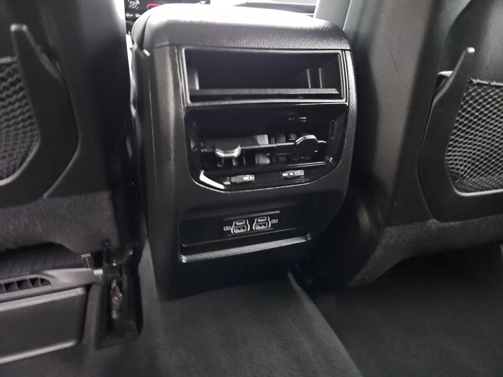 Jeep Grand Cherokee photo 11