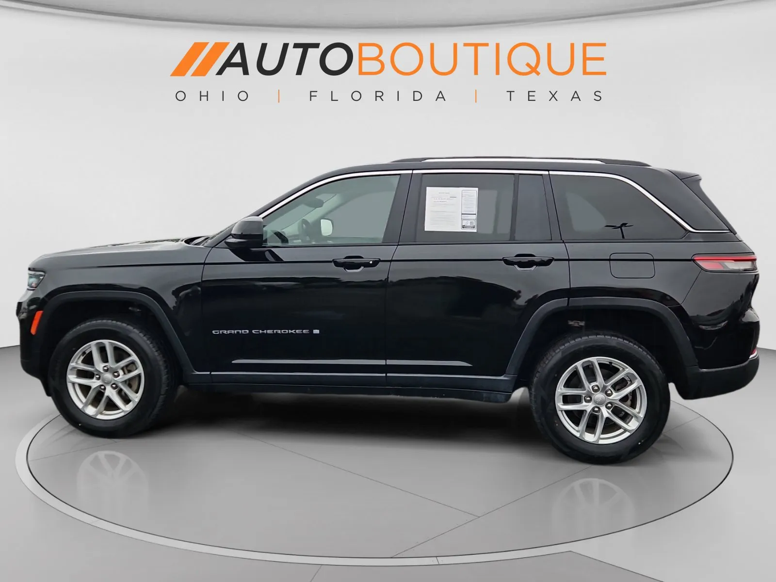 Jeep Grand Cherokee photo 2