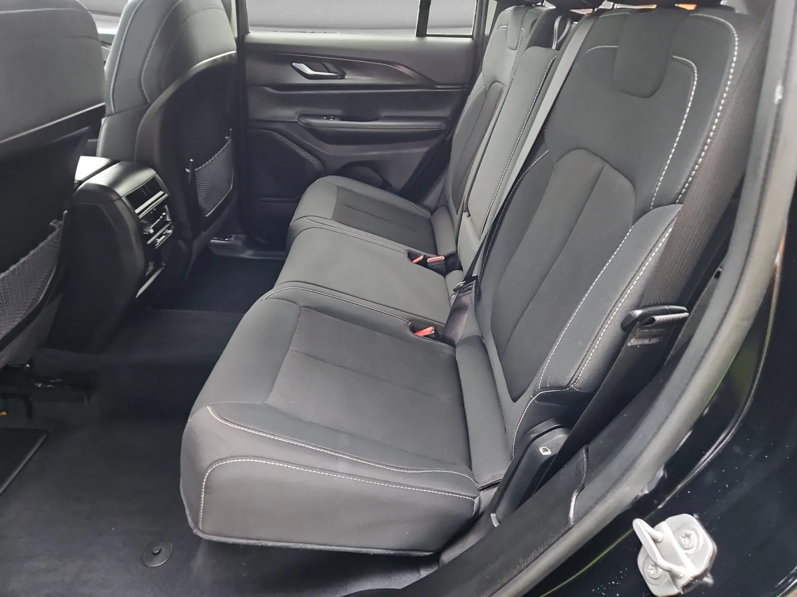 Jeep Grand Cherokee photo 12