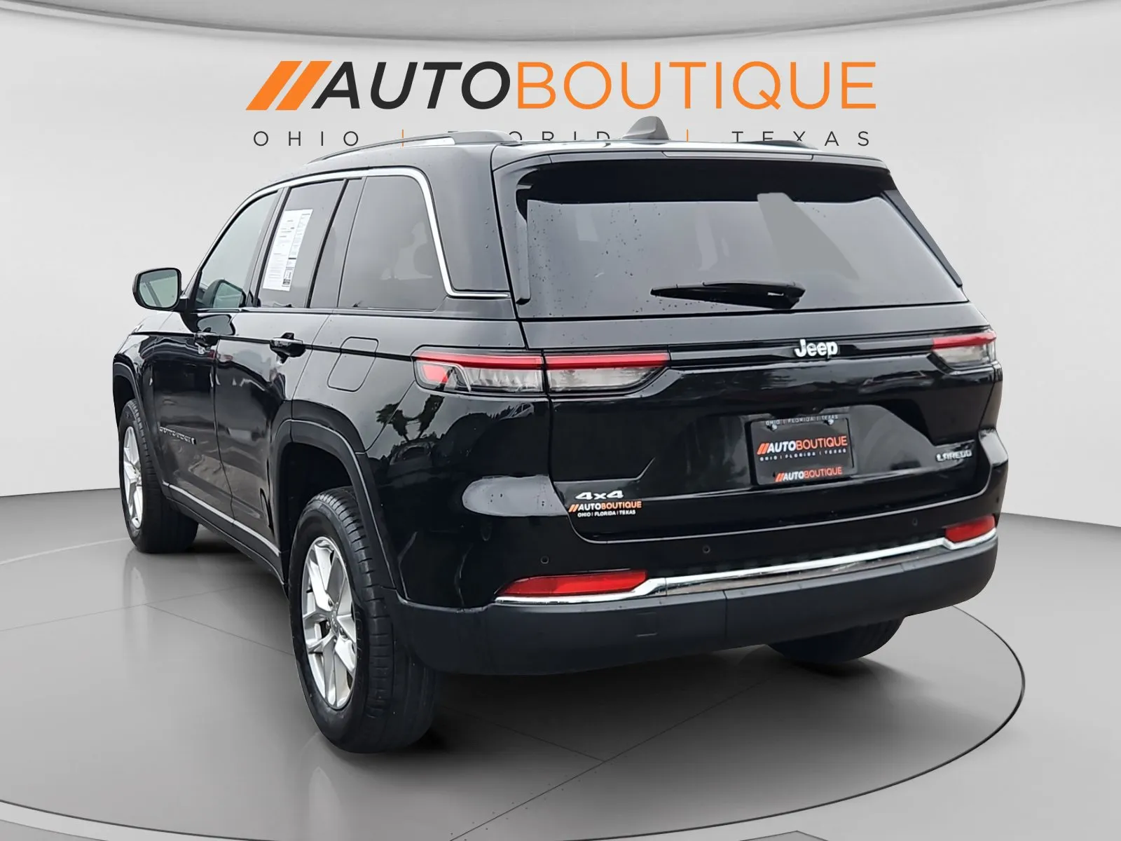 Jeep Grand Cherokee photo 3